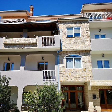 Apartments And Rooms Villa Dona 马卡尔斯卡 外观 照片
